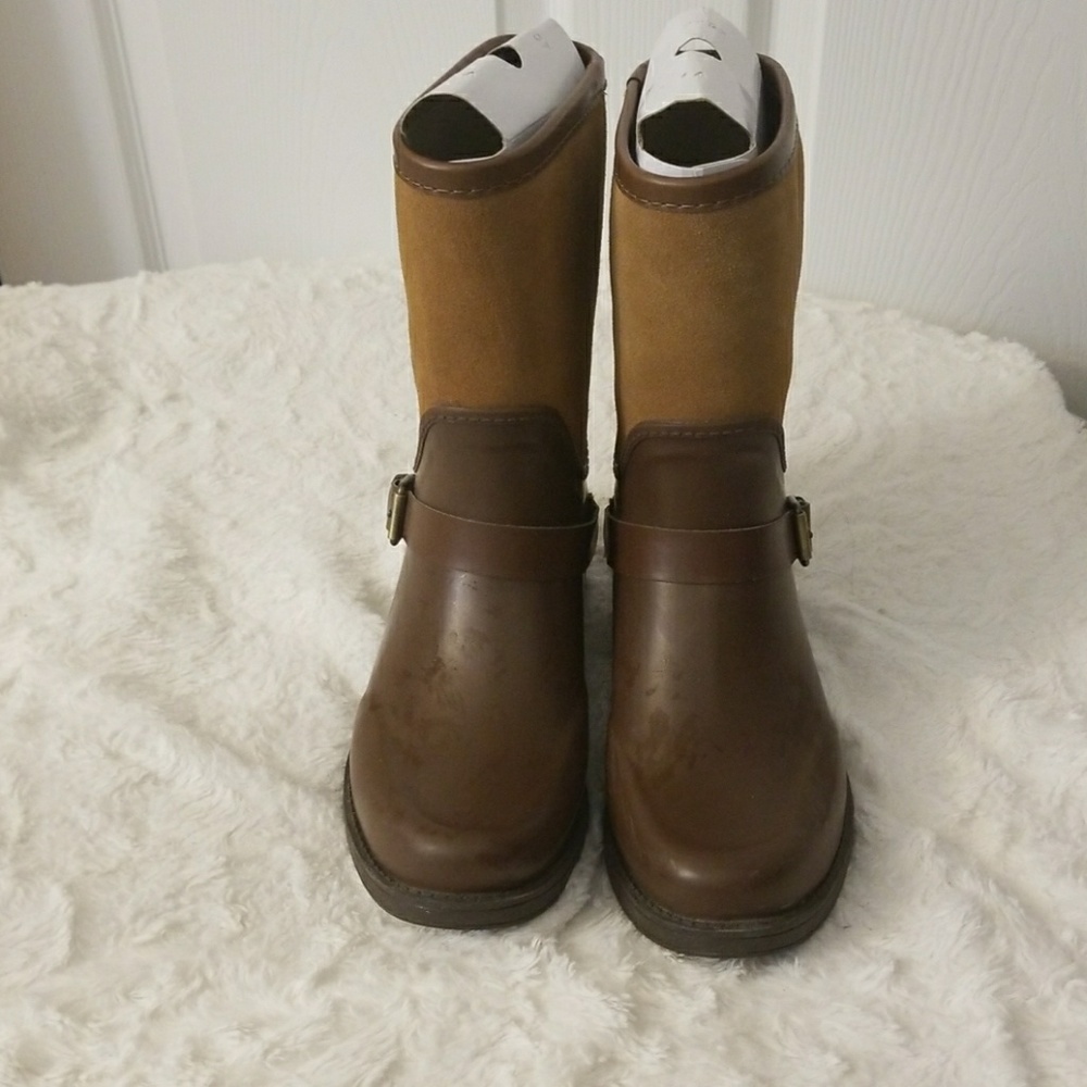 Ugg short rainboots